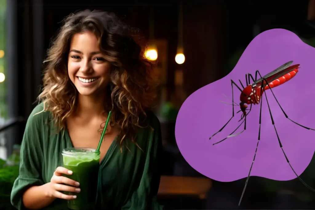 Mujer sonriendo con bebida verde y mosquito gigante.